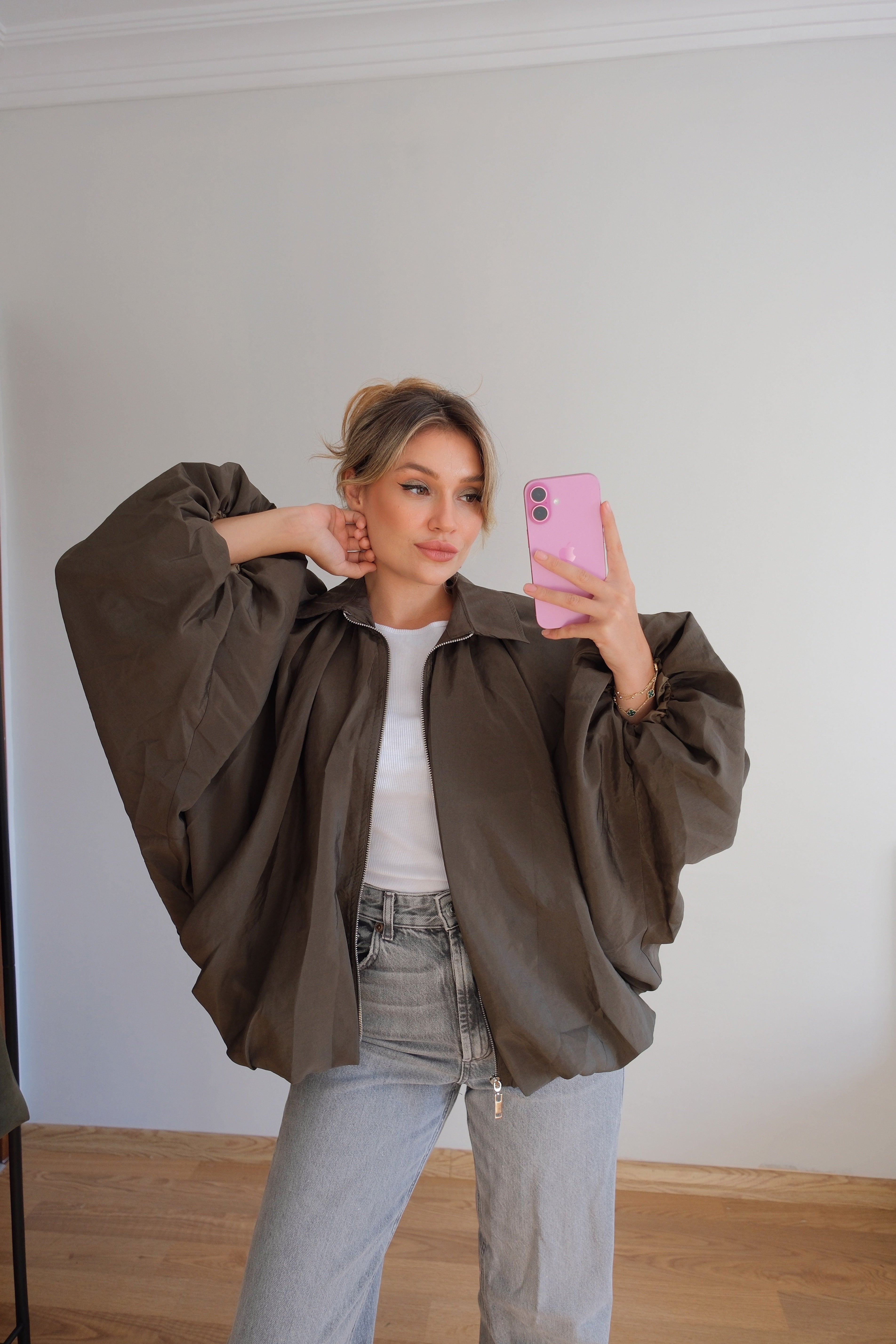 Haki bomber mont
