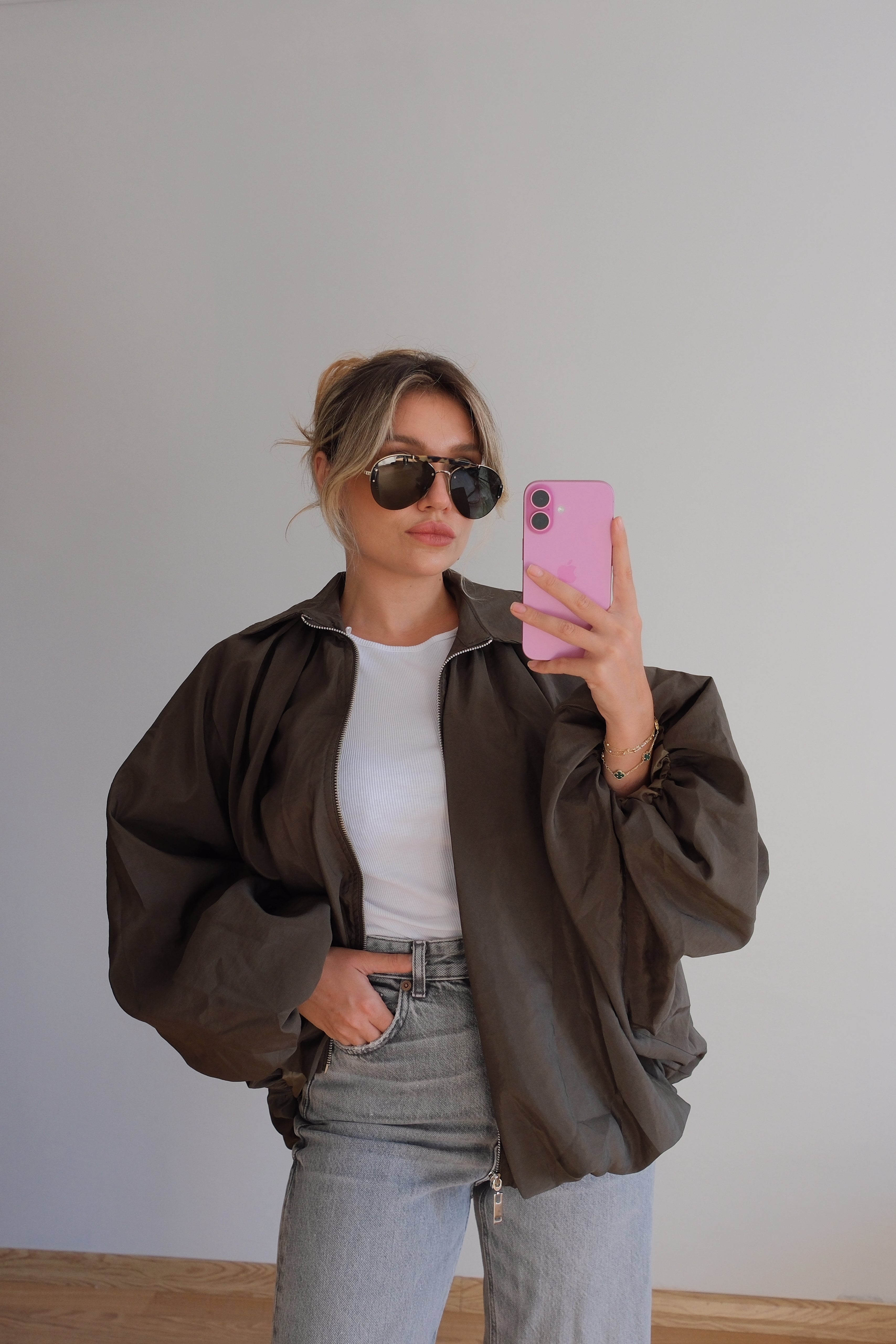 Haki bomber mont