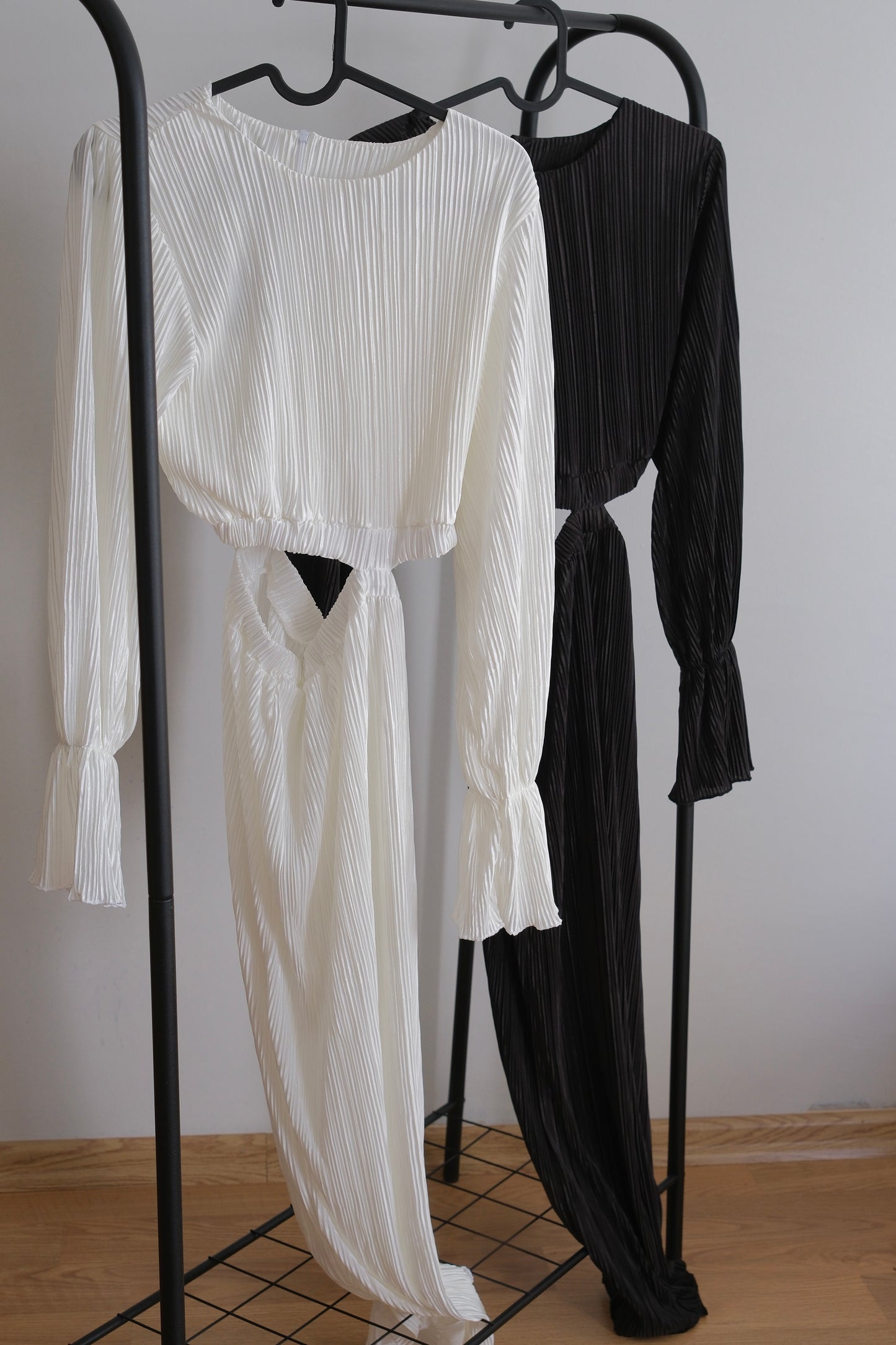 Kadın Pliseli Uzun Kollu Beyaz Elbise