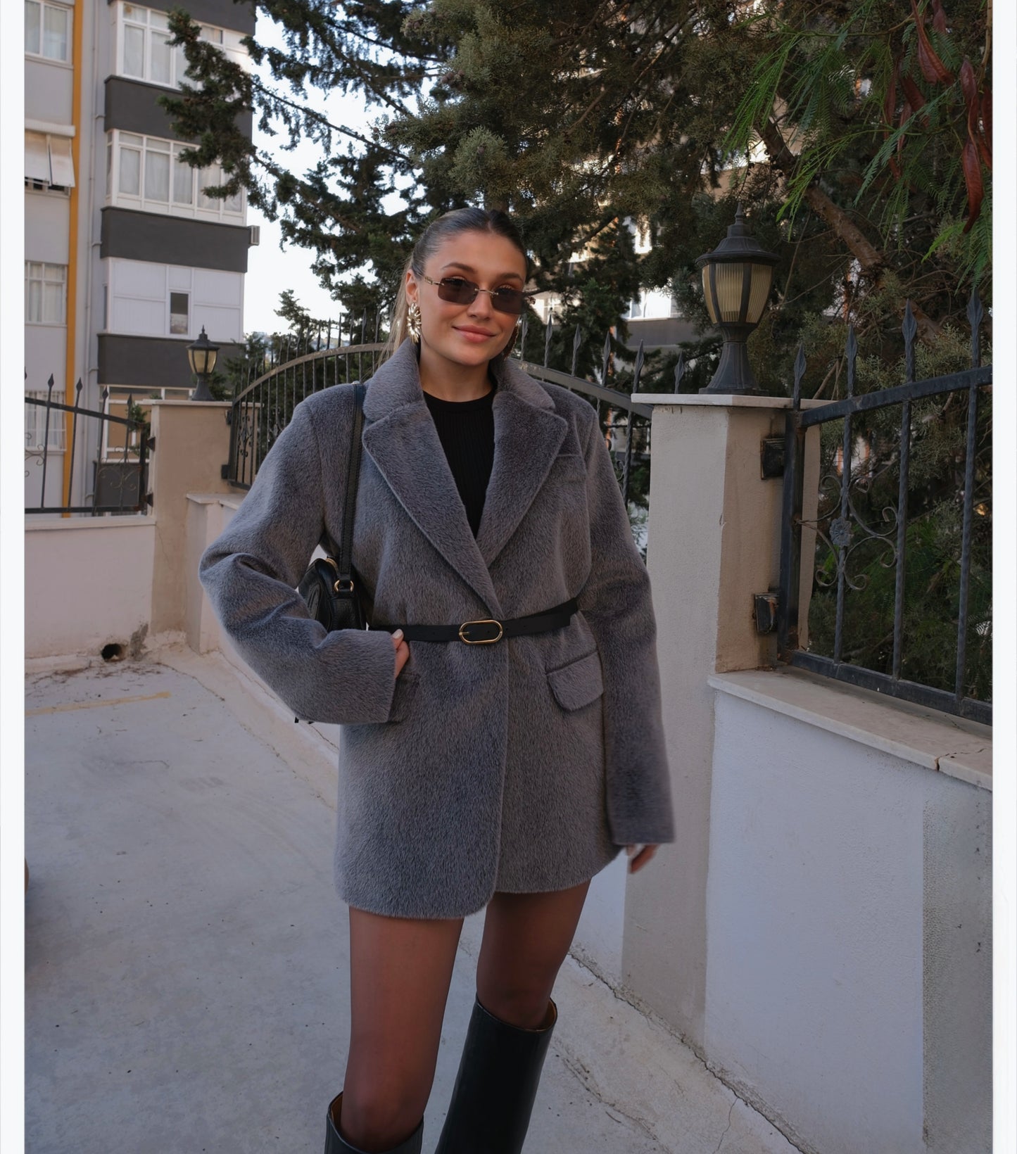 Kalın tüylü kemer detaylı blazer ceket